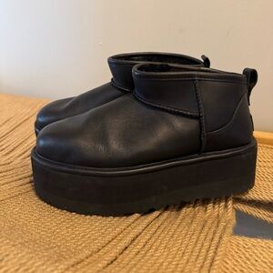 Ugg classic Ultra black platform mini